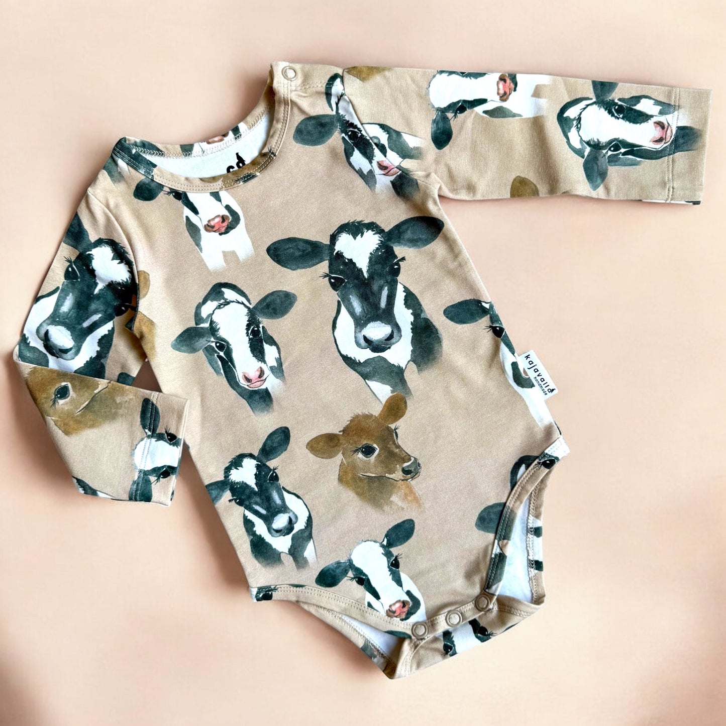 Kajavalla Handmade vasikat vauvojen body Kaarnavillan verkkokaupassa