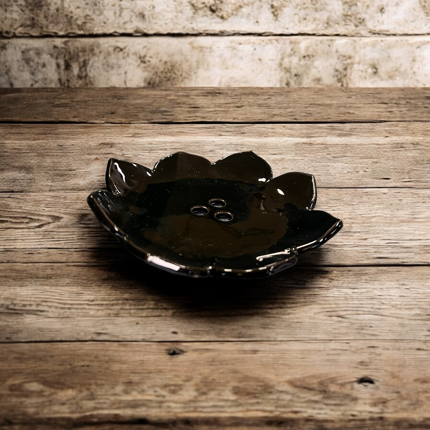 Ceramic flower-shaped soap dish (various colors)