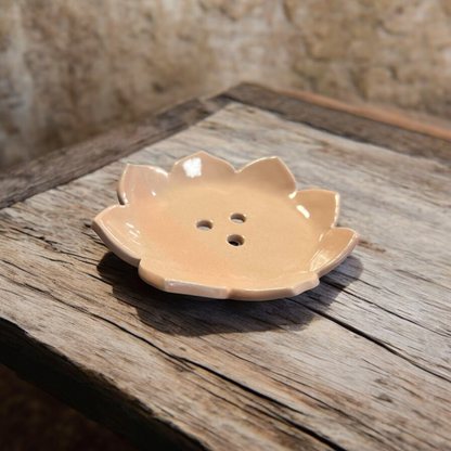 Ceramic flower-shaped soap dish (various colors)