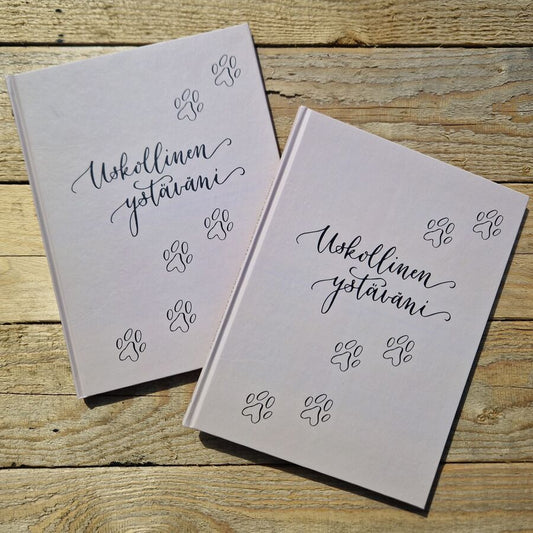 Täytettävä koirakirja lemmikillesi Kaarnavillan verkkokaupassa
