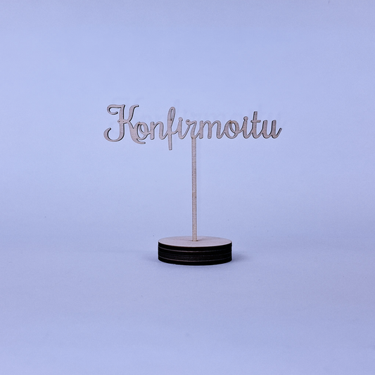 Konfirmoitu-kakkukyltti, suomalaista koivua (eri kokoja)