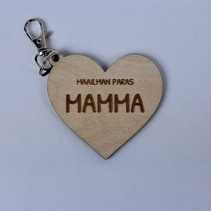 puinen sydämmen muotoinen avaimenperä missä lukee maailman paras mamma