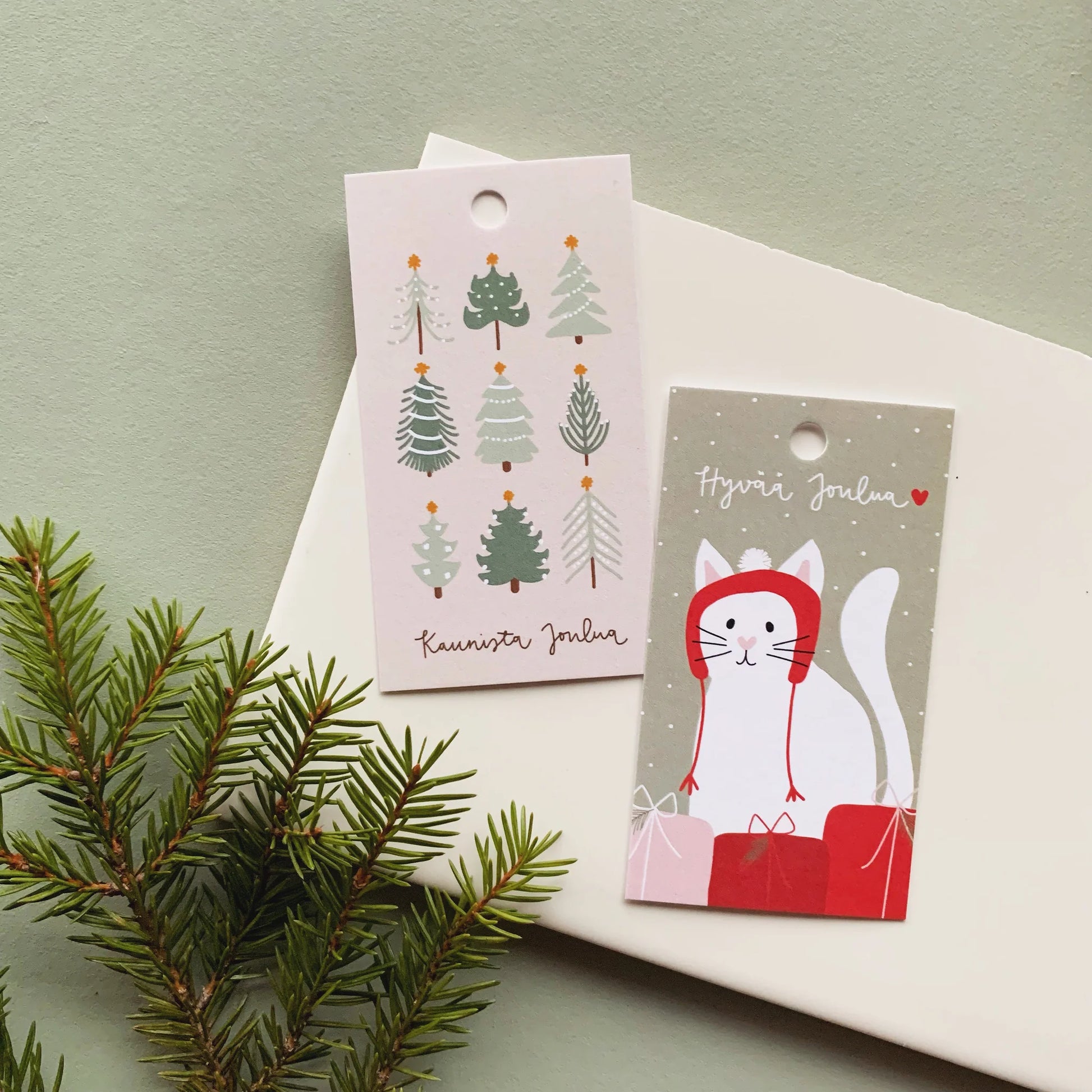 Kissa ja joulupuut pakettikortit.