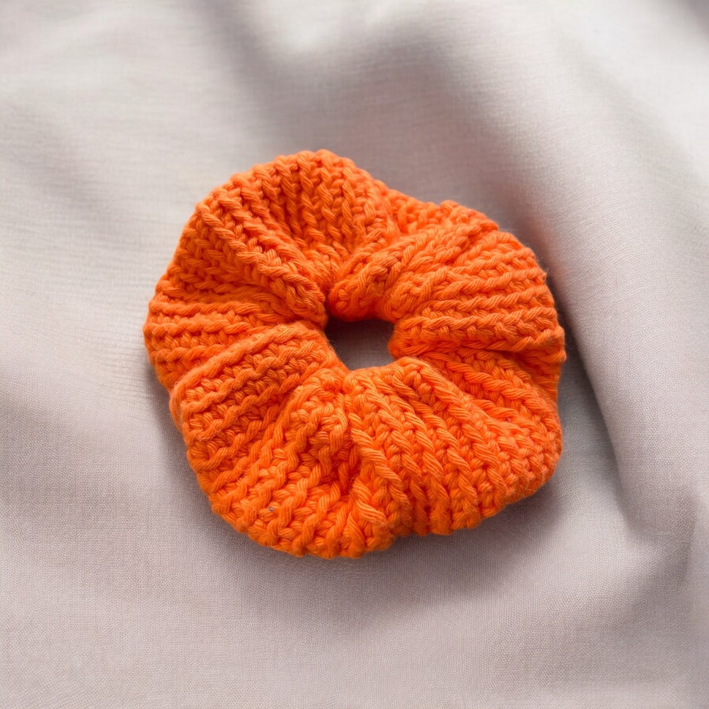 Virkattu Scrunchie (eri värejä)