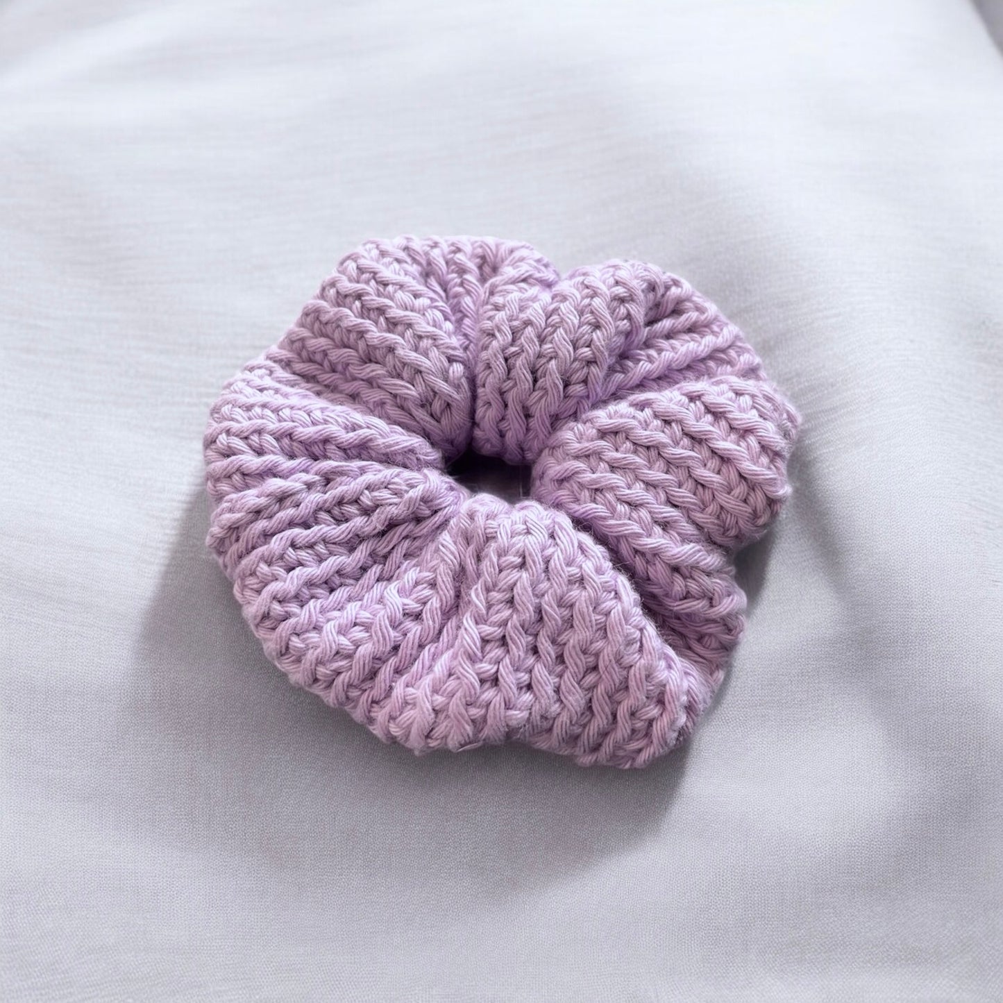 Virkattu Scrunchie (eri värejä)