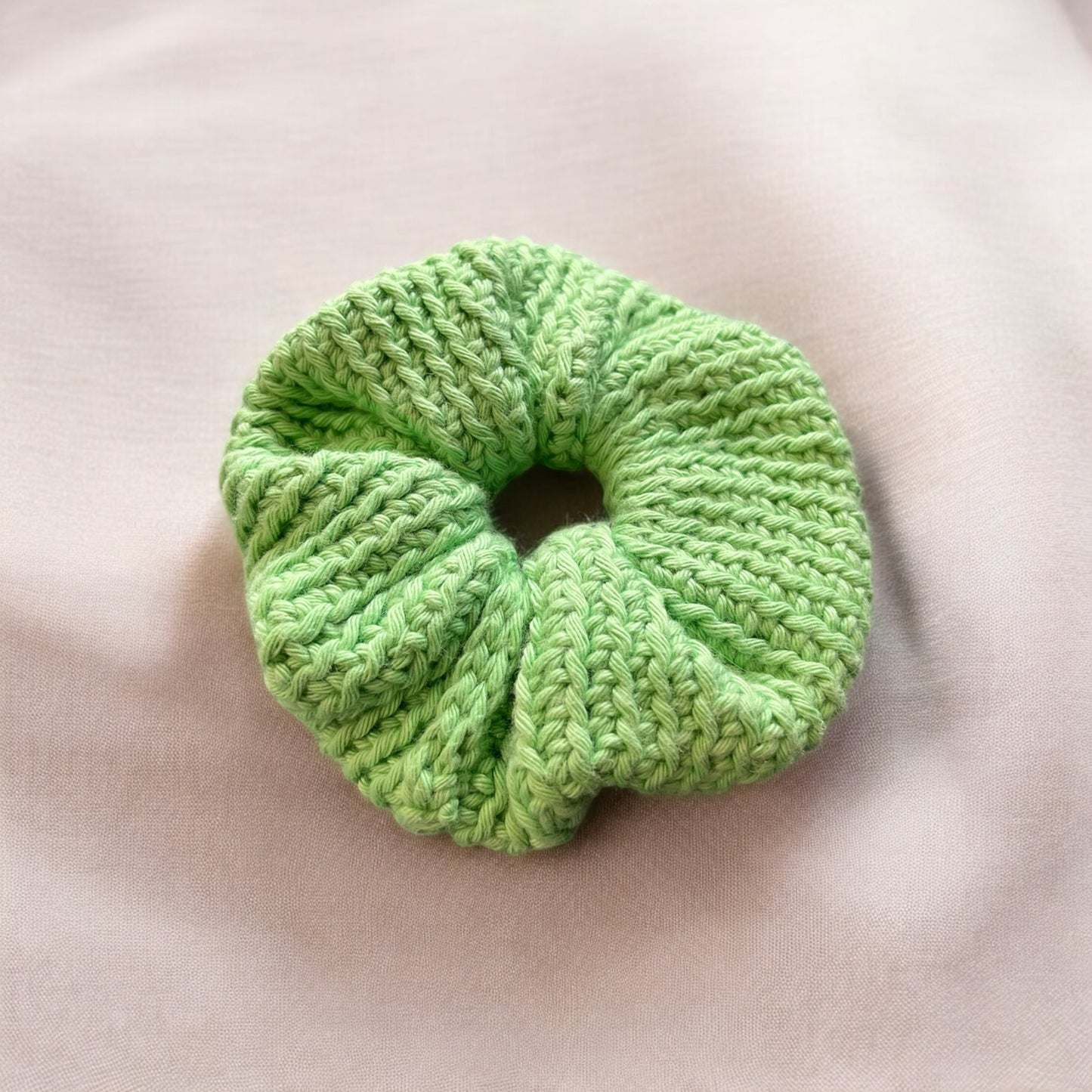 Virkattu Scrunchie (eri värejä)