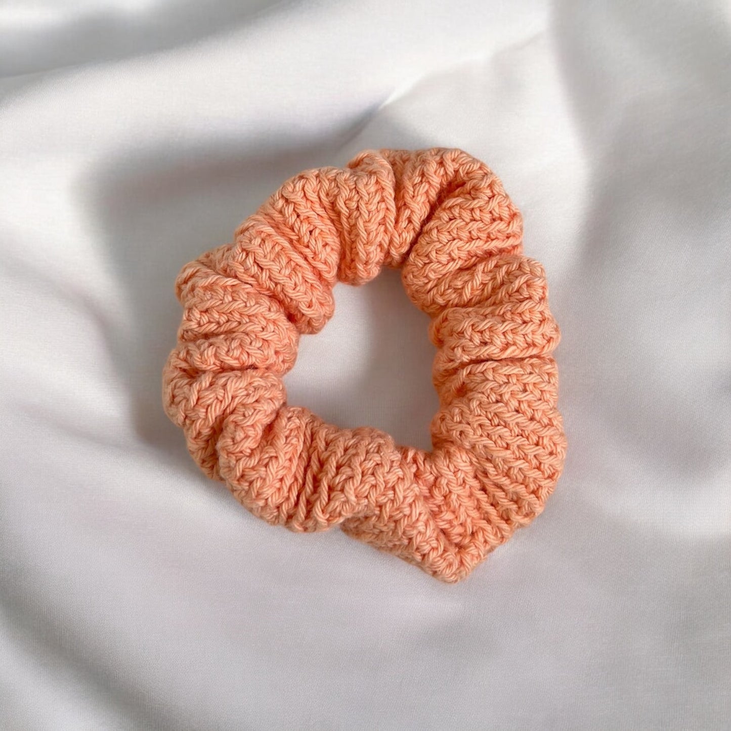 Virkattu Scrunchie (eri värejä)