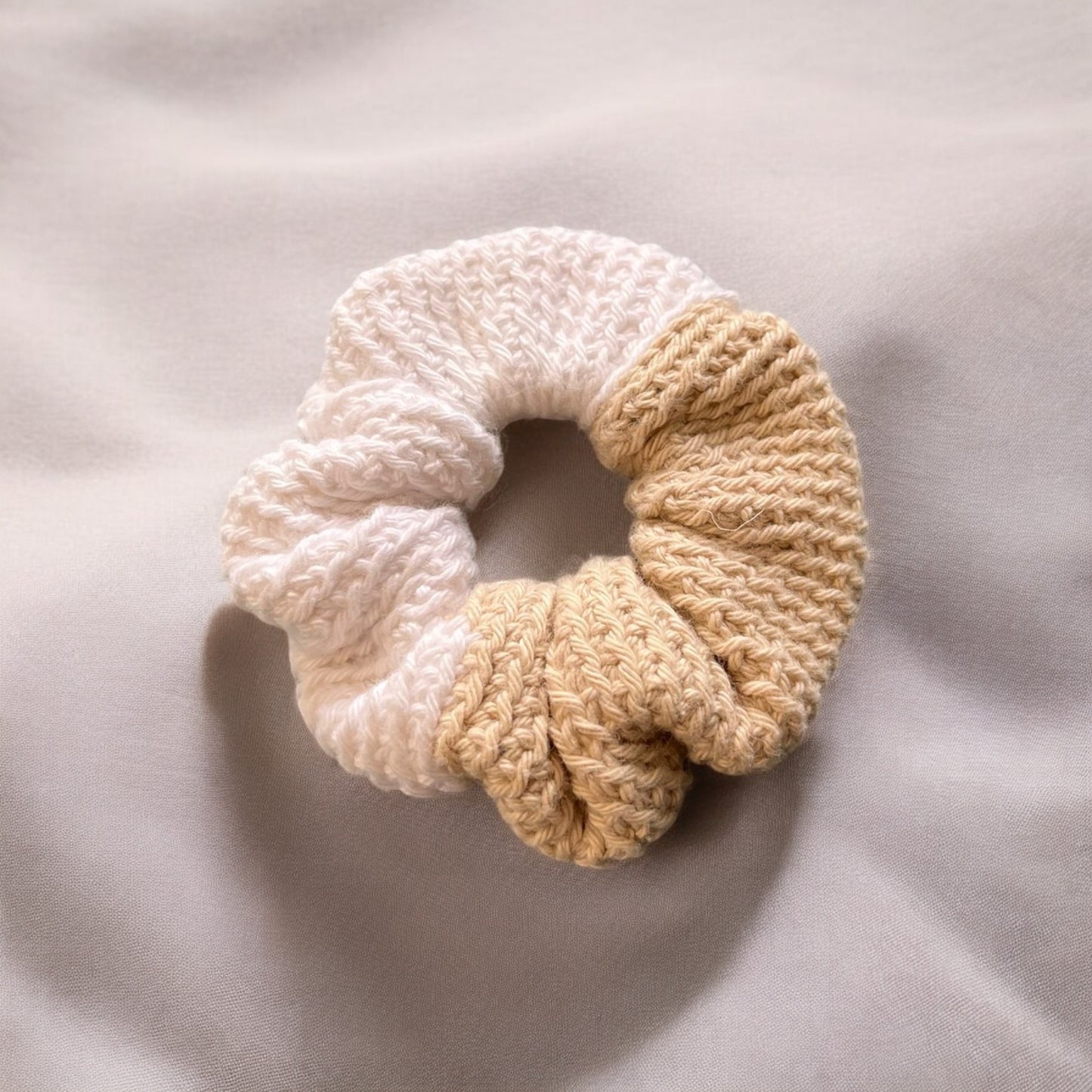 Virkattu Scrunchie (eri värejä)