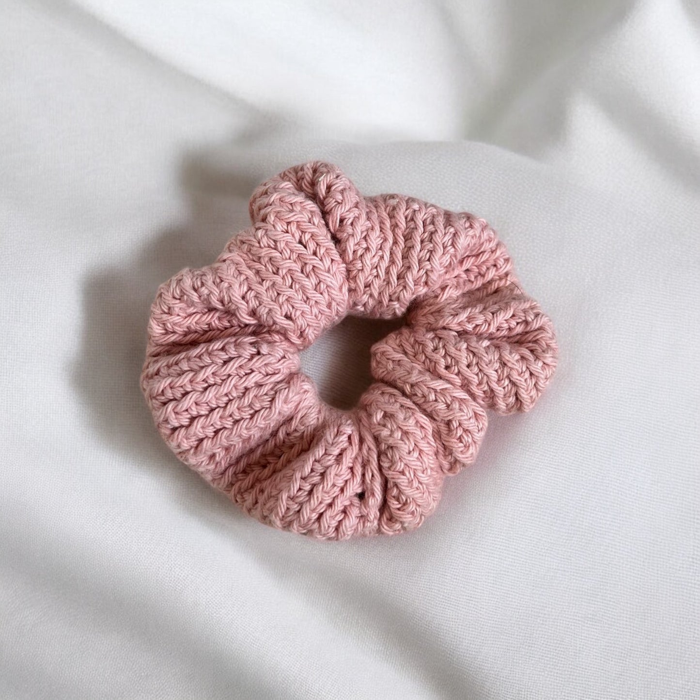 Virkattu Scrunchie (eri värejä)