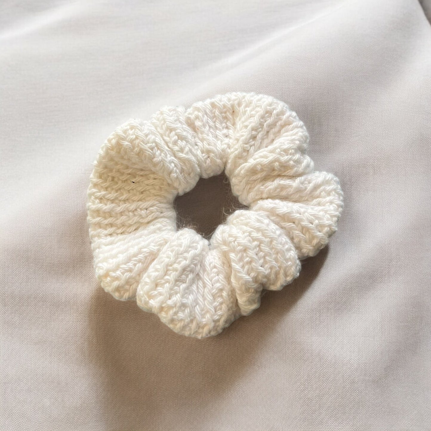 Virkattu Scrunchie (eri värejä)