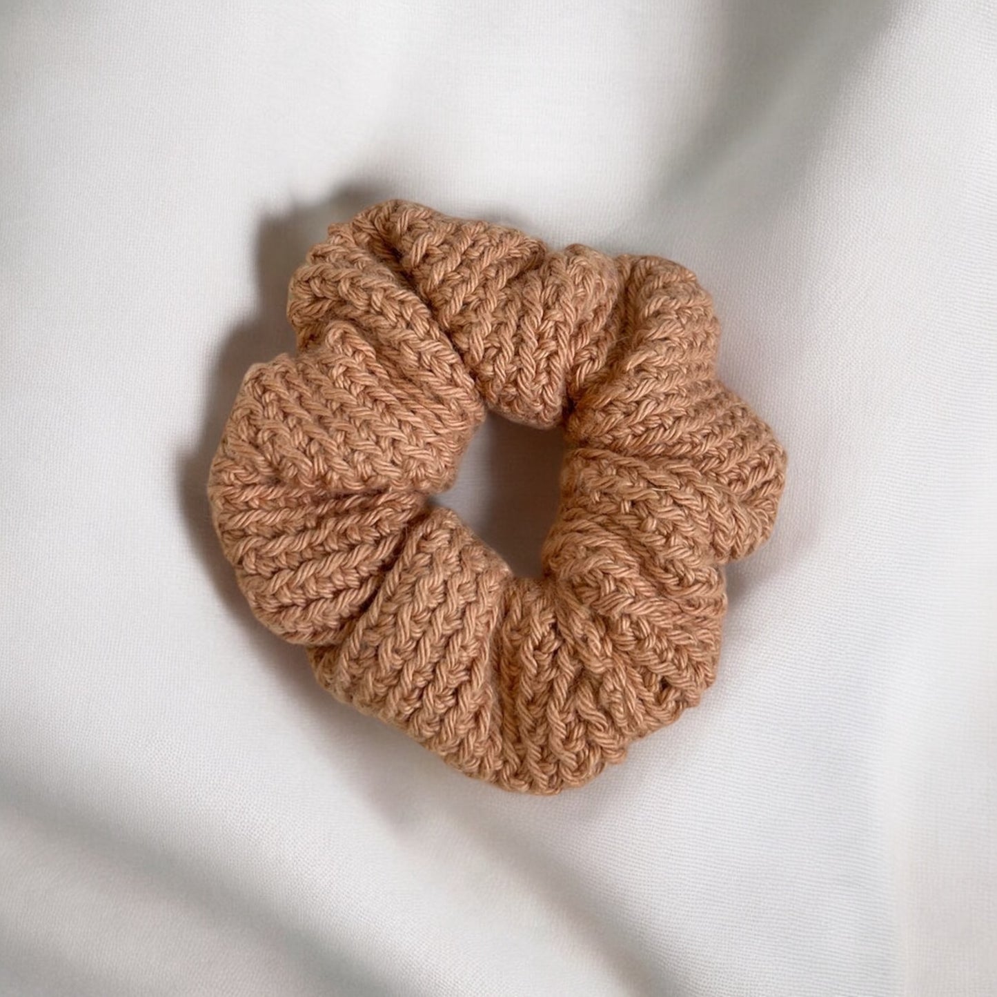 Virkattu Scrunchie (eri värejä)