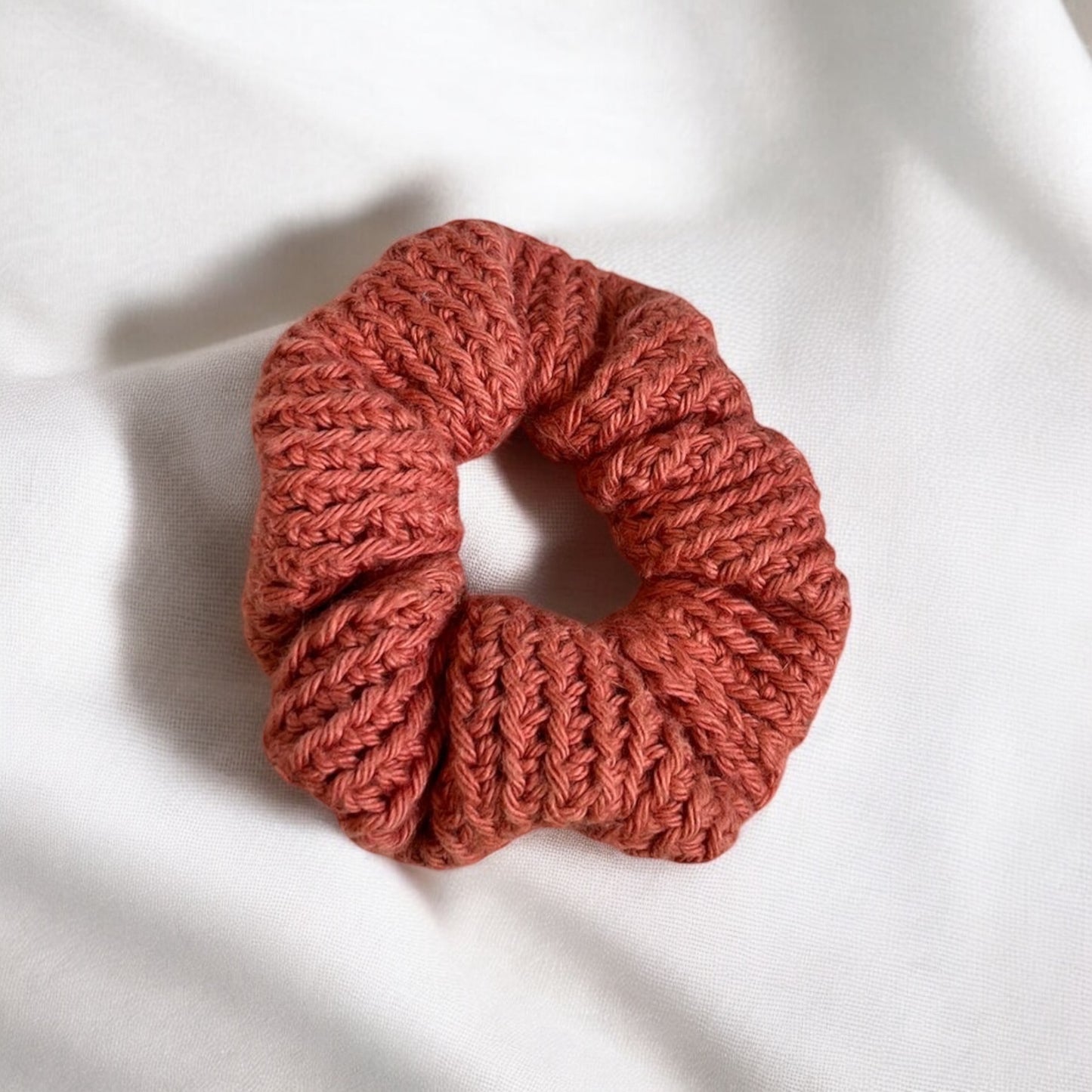 Virkattu Scrunchie (eri värejä)