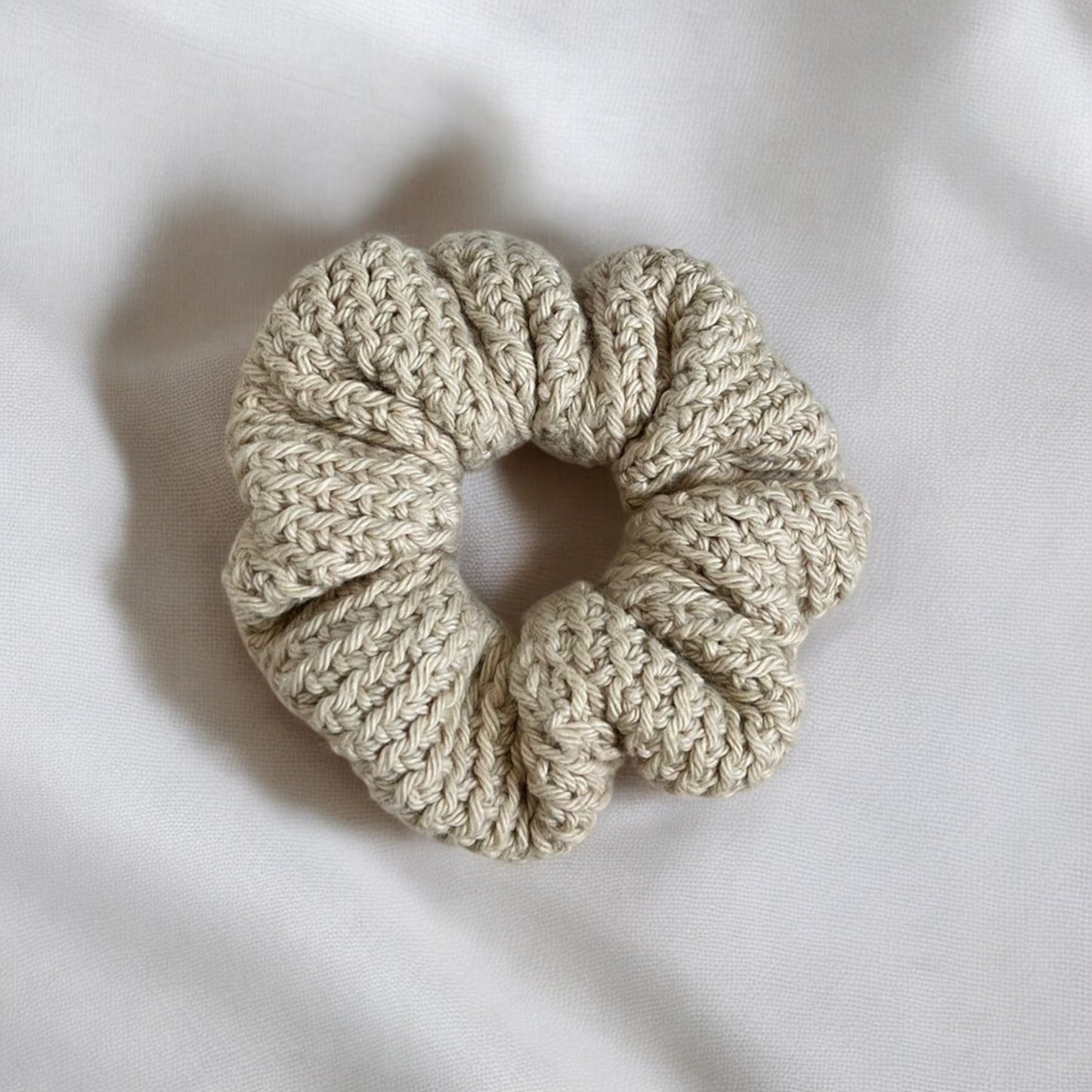 Virkattu Scrunchie (eri värejä)