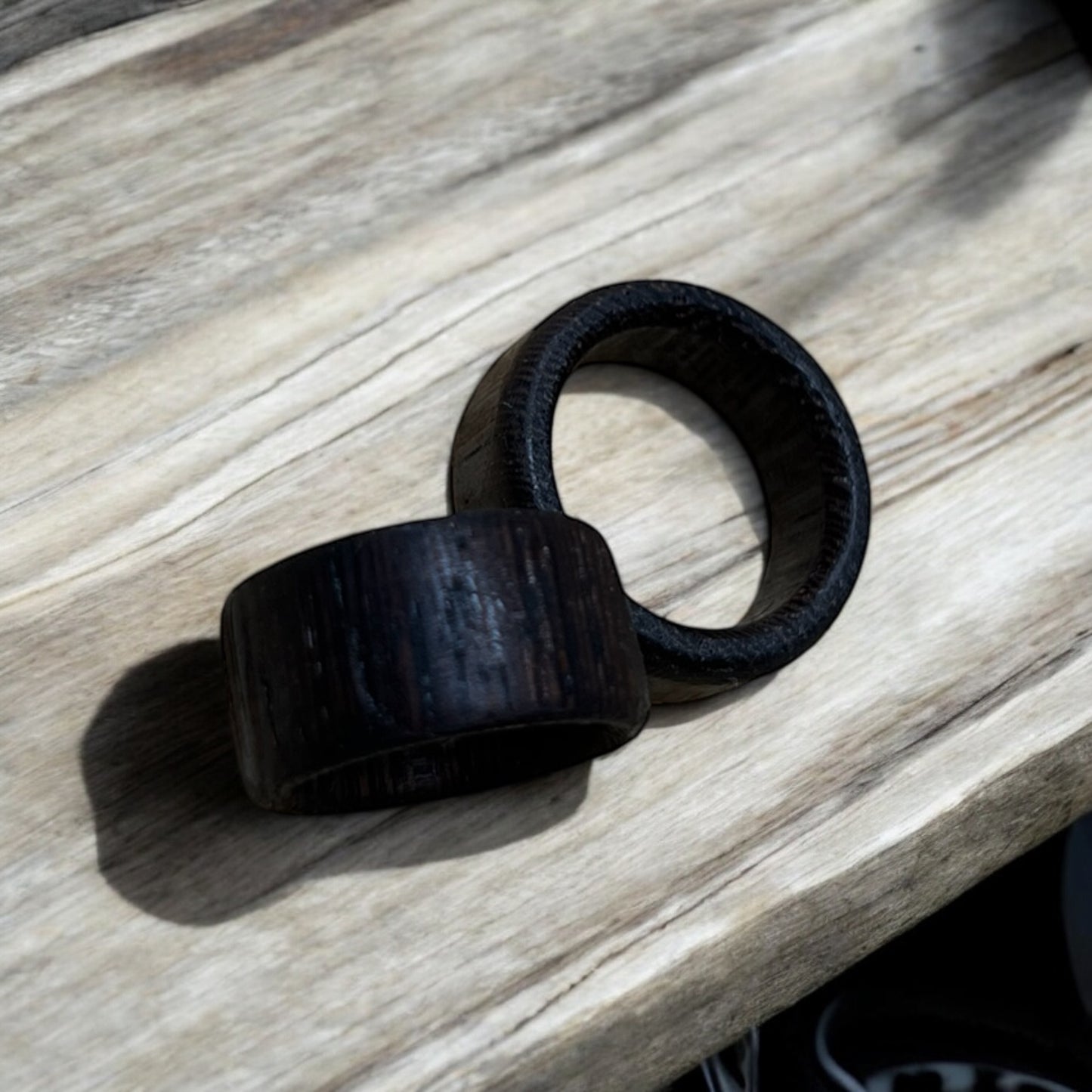 Rough wooden ring, dark teak (various sizes)