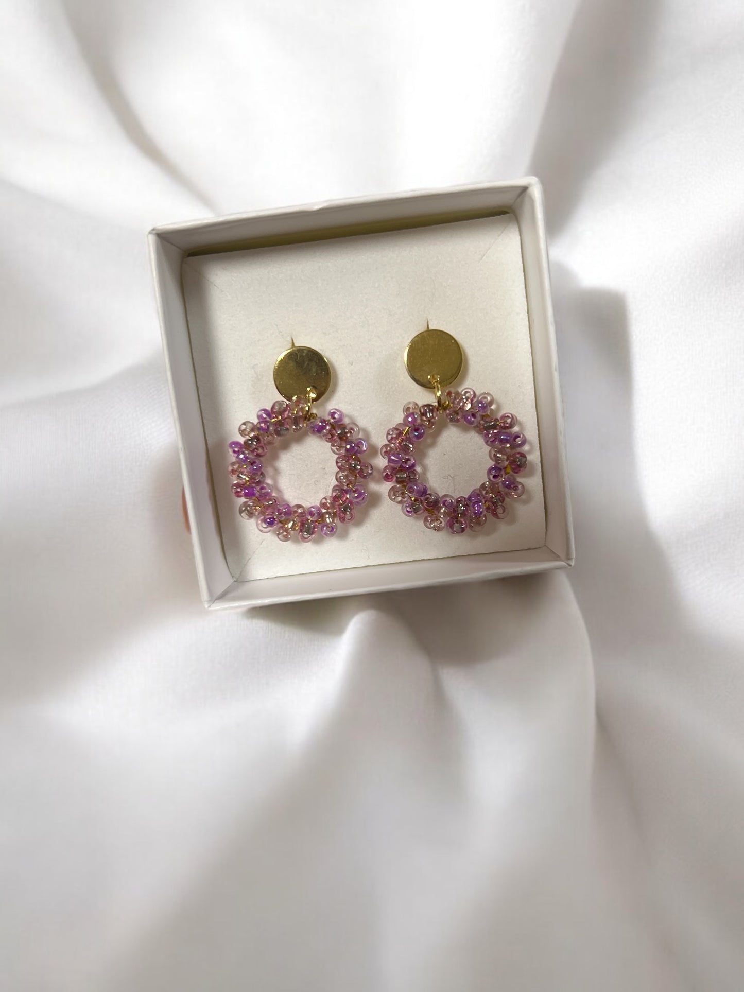 Loviisa earrings, mini with a flat button, gold