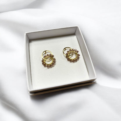 Lydia-korvakorut, kullattu messinki (eri värejä)