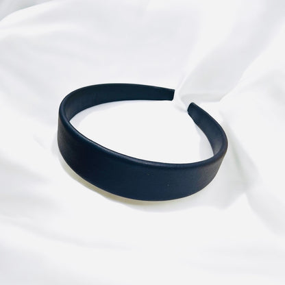 Hiuspanta, peurannahkaa (eri värejä ja leveyksiä)