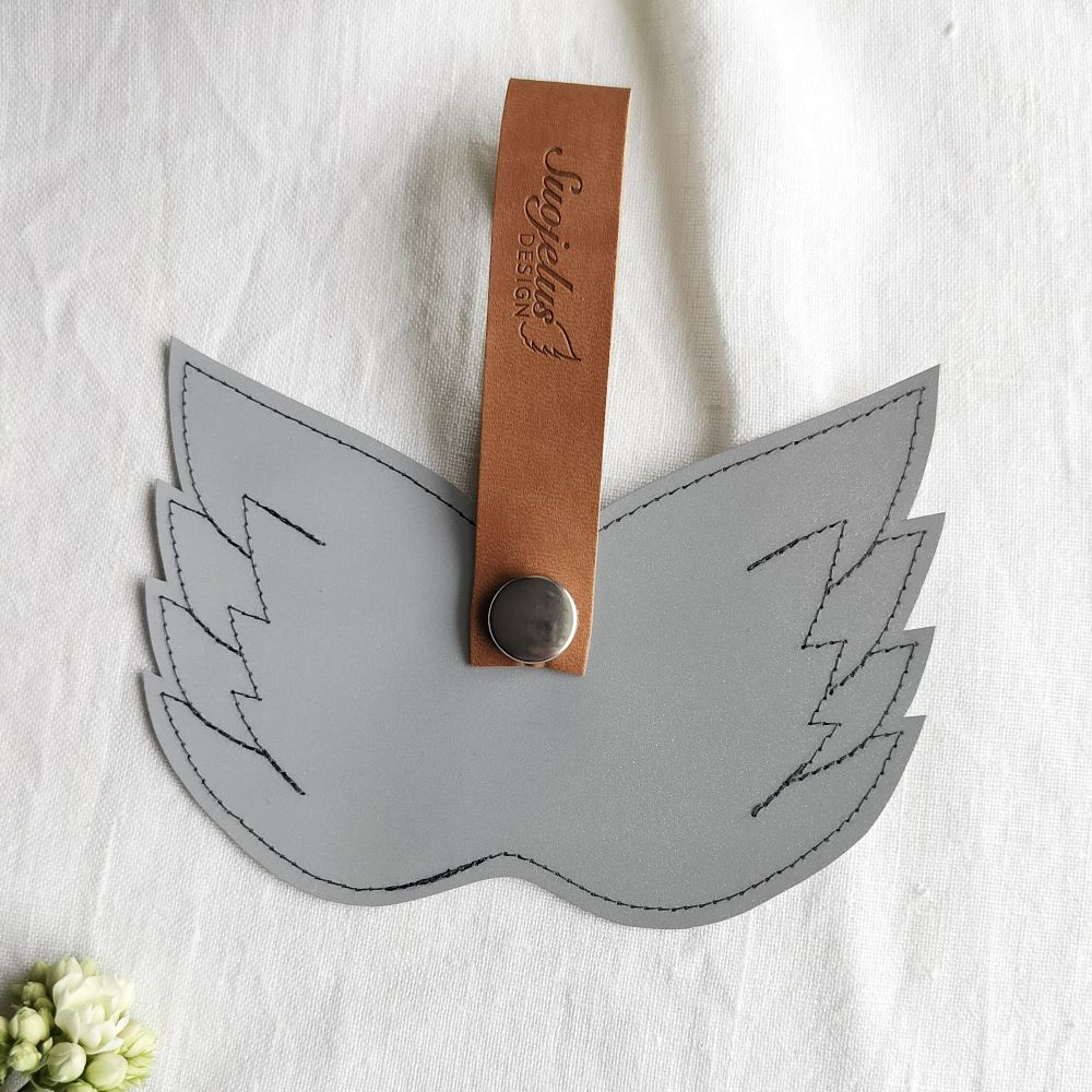 Mini heijastin siivet nahkaisella lenkillä.