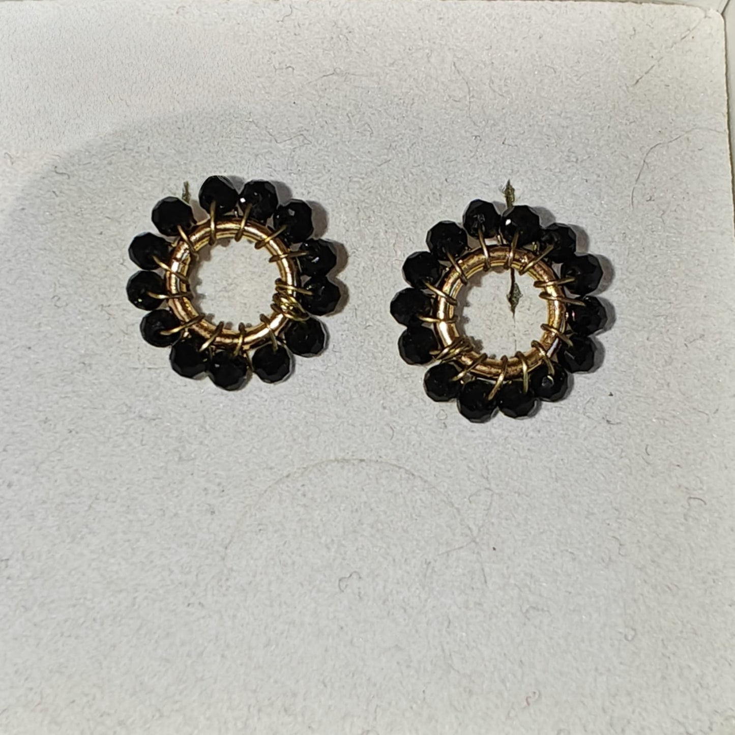 Aava-korvakorut, teräksen värisillä yksityiskohdilla (eri värejä)