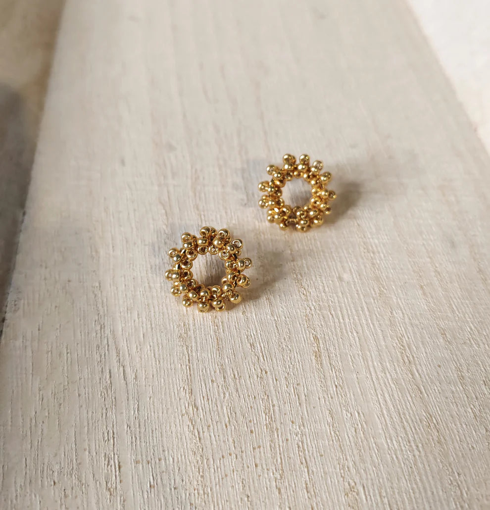 Lilli-korvakorut, kullattu messinki (eri värejä)