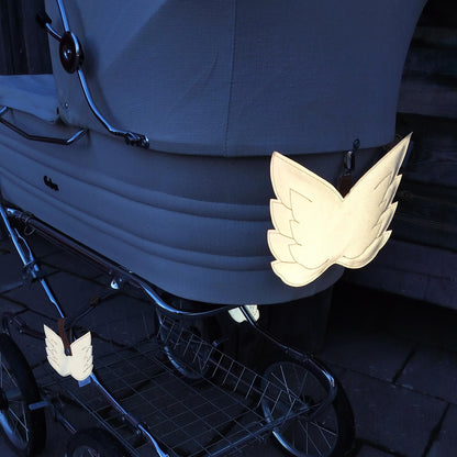 Heijastin siivet loistavat pimeällä rattaissa.