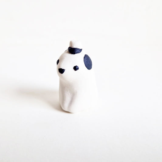 Pieni ylioppilaskoira, keraaminen minifiguuri ylioppilaslakilla, TILAUSTUOTE